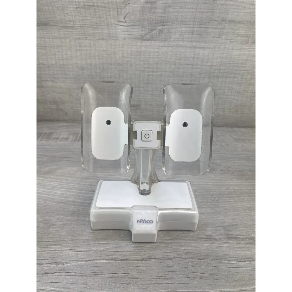 NYKO CHARGE BASE Induction Charging Stand For Wii Controllers Model 87048-E14